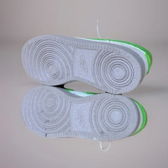 Nike Women’s Sneakers - Picture 6 of 8